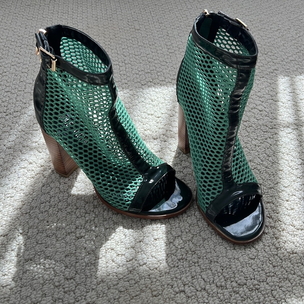MODE ANONA High Heel Open Toe Bootie. Green color. Size 8. Pre- owned